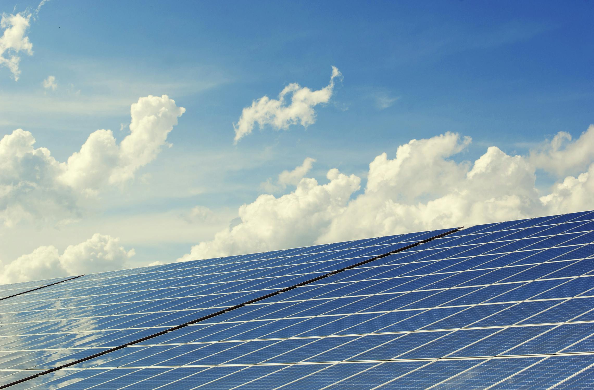 JA 600W Bifacial Solar Panel: High-Efficiency Energy Solution