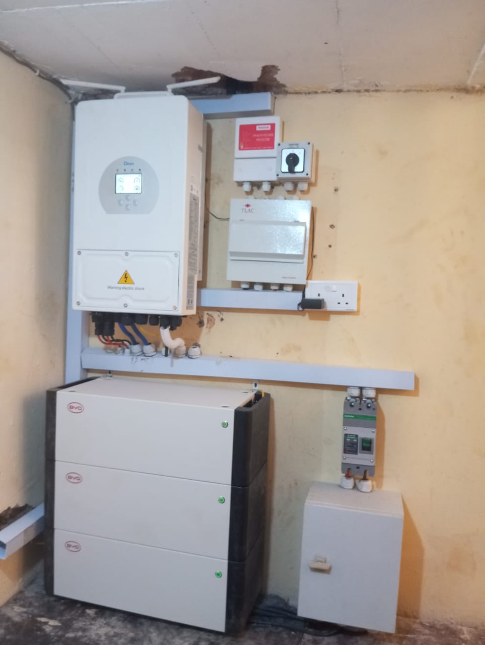 Main image for Solar Energy Lights Up Shimbir Fatuma Mosque with 6kW/15kWh System